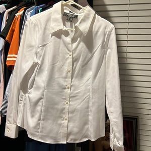 Kasper long sleeve, white button, front shirt, size 12, petite mint condition